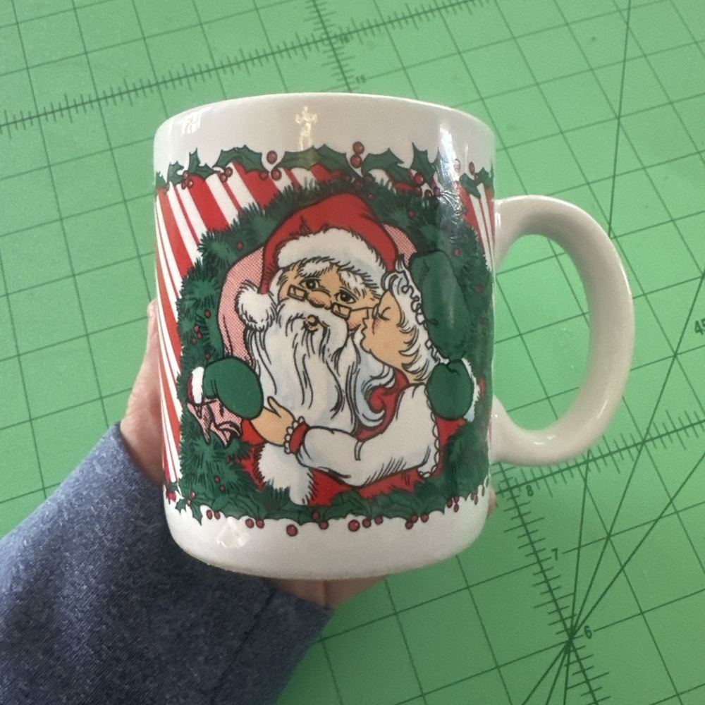 Vintage 1988 Houston Foods Mr. & Mrs. Clause Kissing